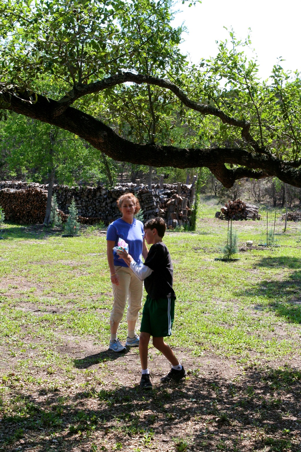 2012/04(April)/Easter/1024x768_2012-04-08-21-Egg Hunt.jpg